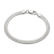 Bracciale argento su sfondo bianco