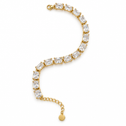 Bracciale con pietre bianche e montatura dorata su sfondo bianco