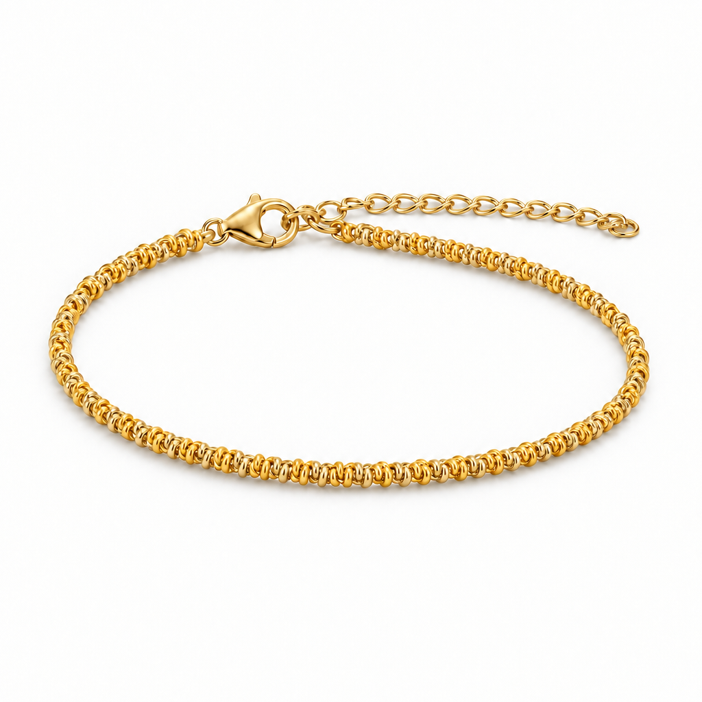 Bracciale fino interamente oro su sfondo bianco