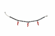 Bracciale perline nere 3 cornetti rossi - dettaglio