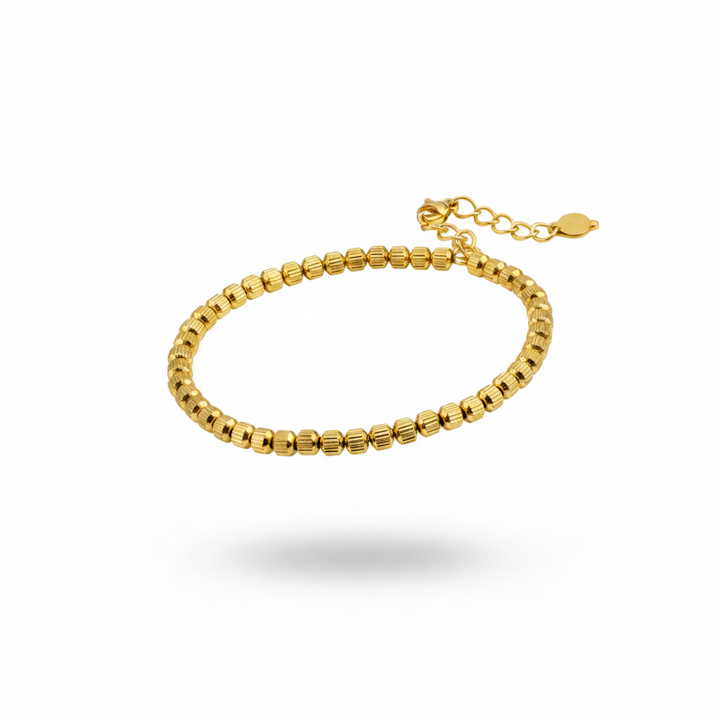 Bracciale perline oro – sfondo bianco