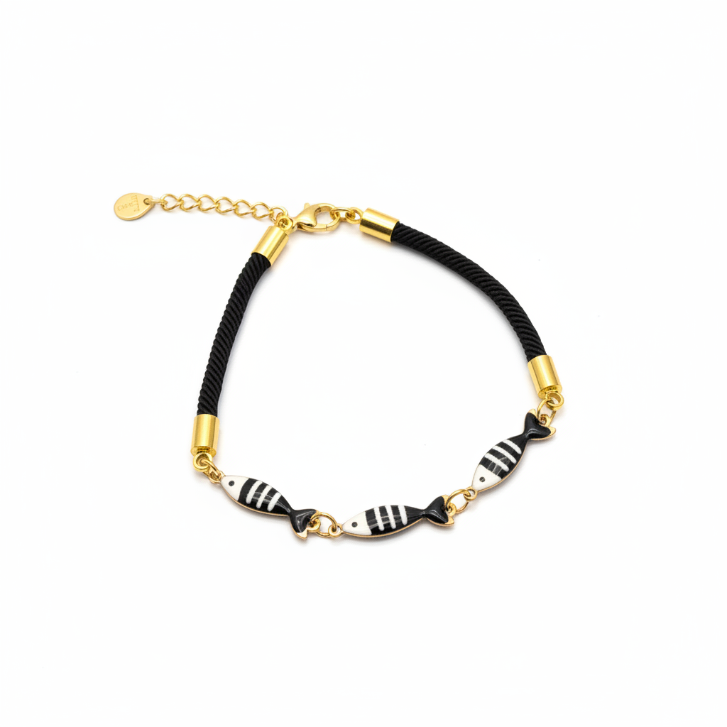 Bracciale pesciolini oro professionale sfondo bianco