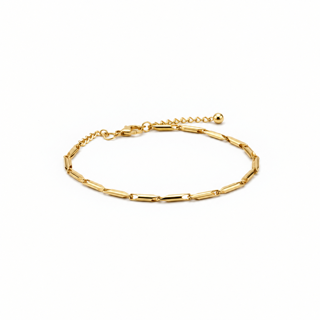 Bracciale versione oro su sfondo bianco