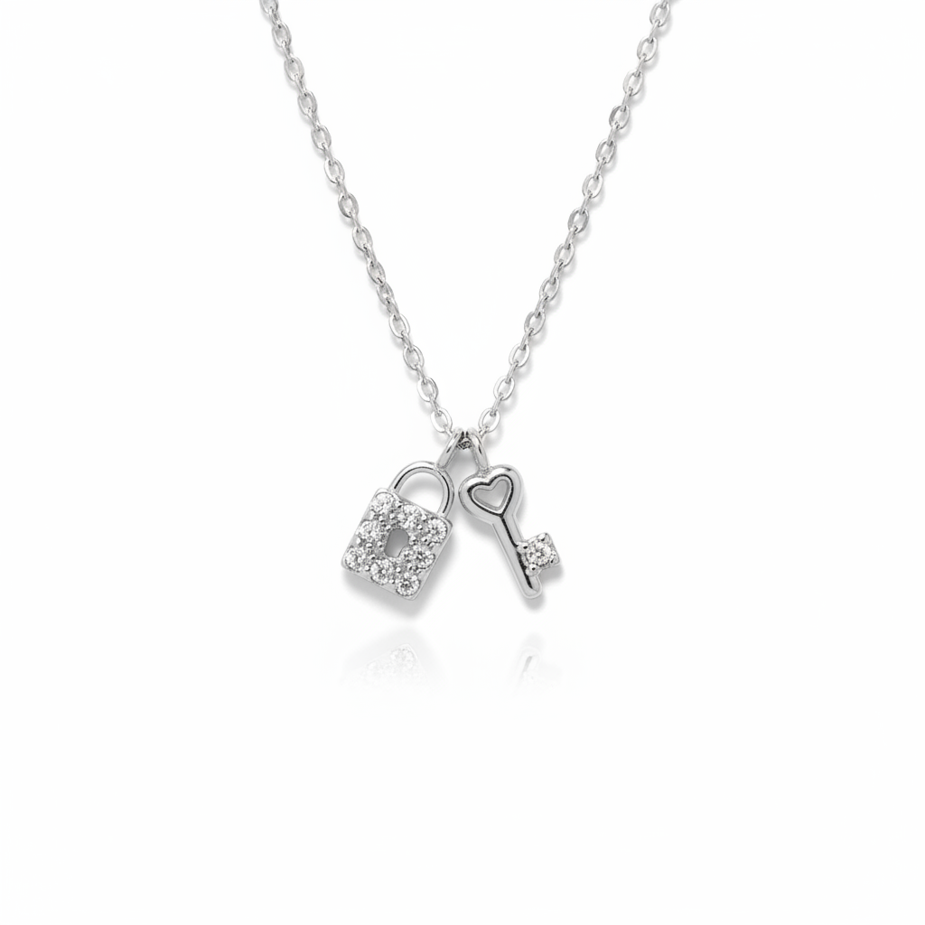 Collana argento dettaglio ciondoli