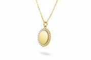 Collana charm dorato piatto - vista tre quarti