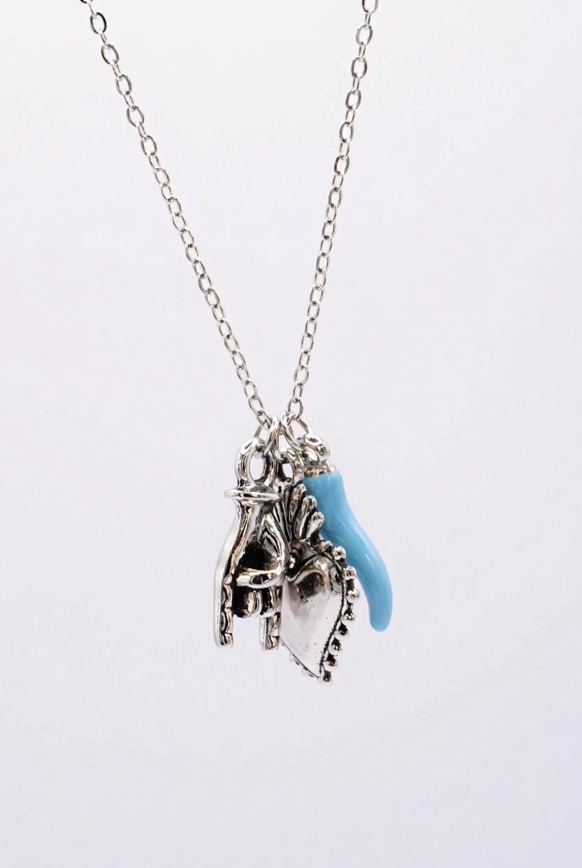 Collana con cornetto azzurro