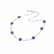 Collana fiori blu - catena argento sfondo bianco