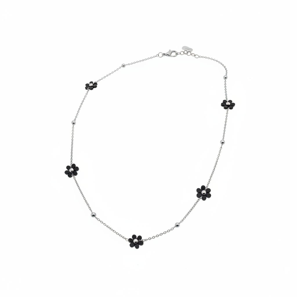 Collana fiori neri - catena argento sfondo bianco