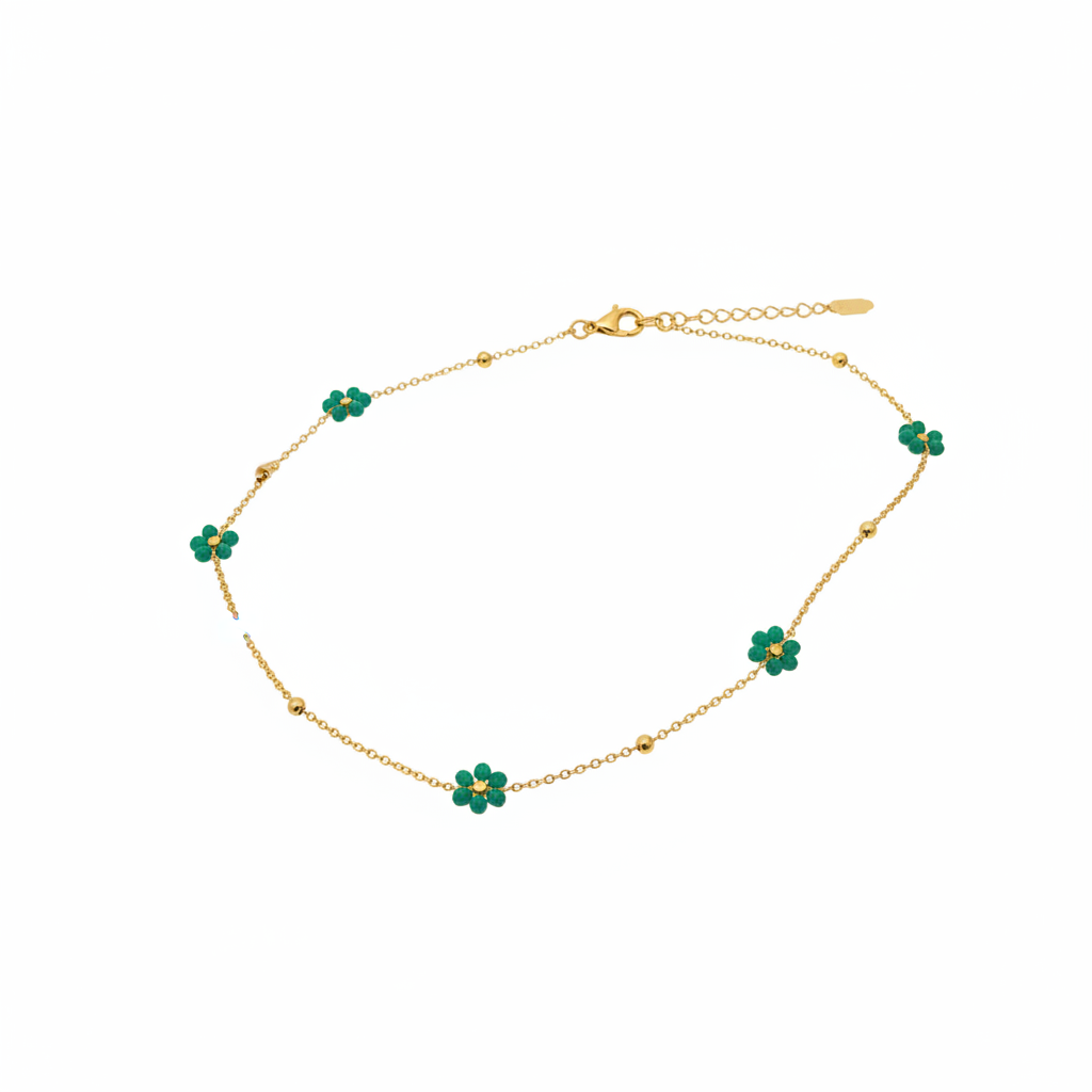 Collana fiori verdi - catena oro sfondo bianco