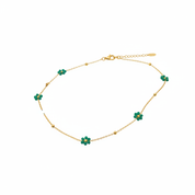 Collana fiori verdi - catena oro sfondo bianco