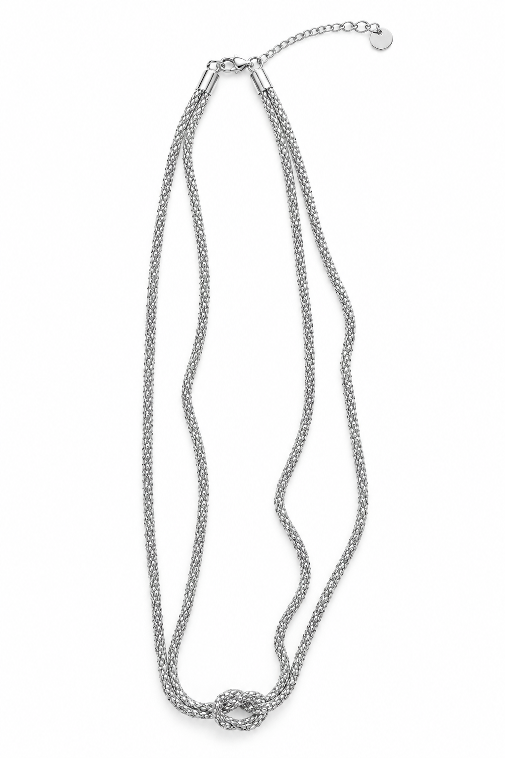 Collana Intreccio con metallo argento su sfondo bianco