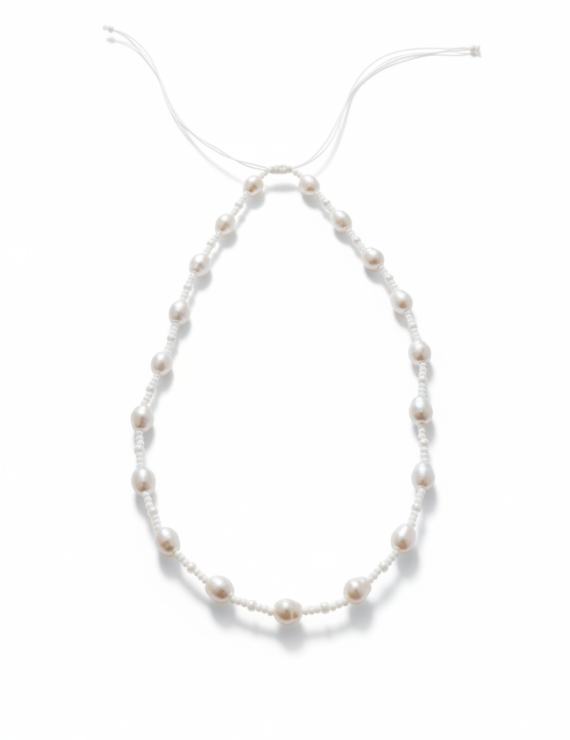 Collana perle fondo bianco verticale