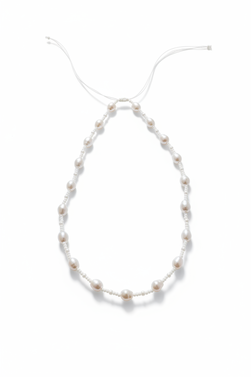 Collana perle fondo bianco verticale