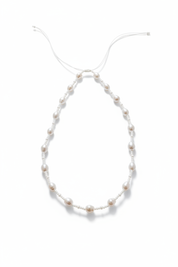 Collana perle fondo bianco verticale