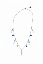 Collana pesciolini azzurri argento – fondo bianco