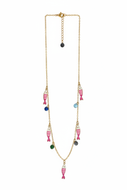 Collana pesciolini rosa fucsia oro – fondo bianco