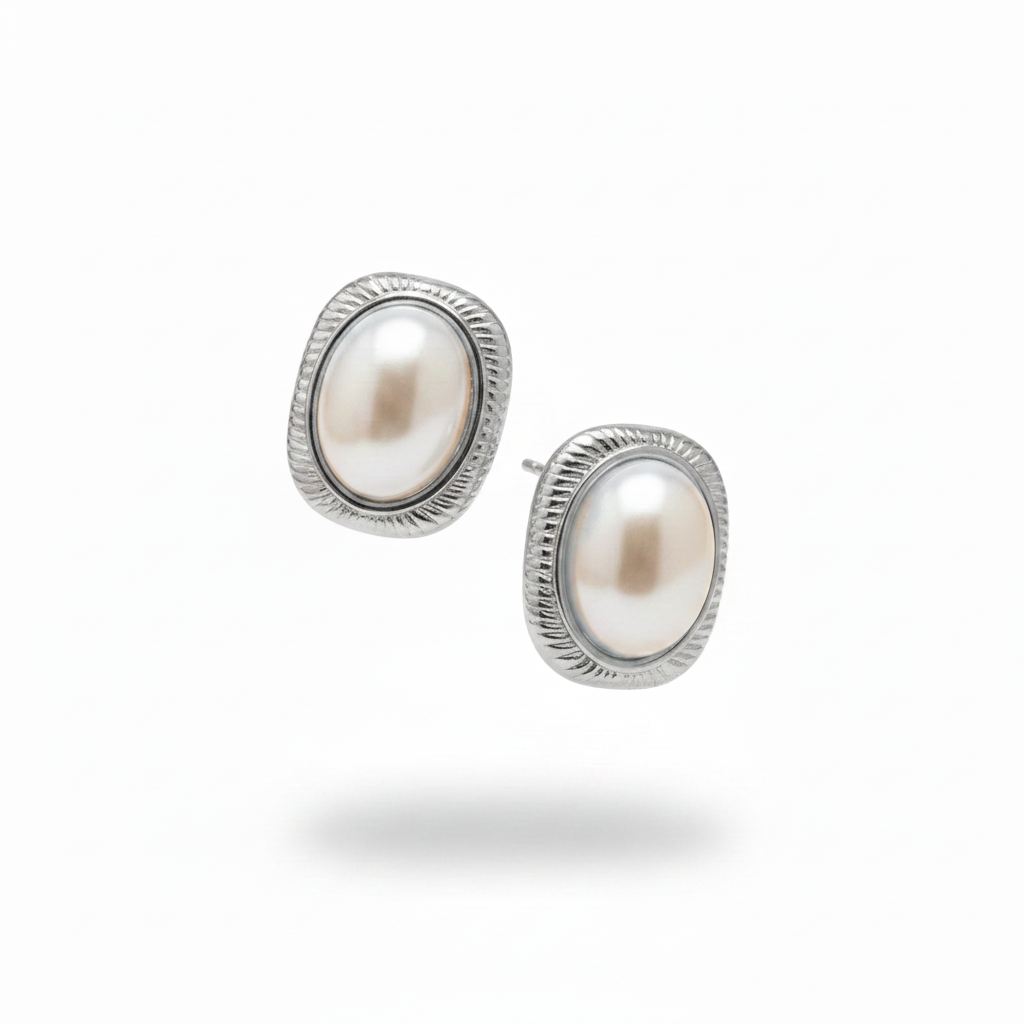 Orecchini perla montatura argento, angolazione 3/4
